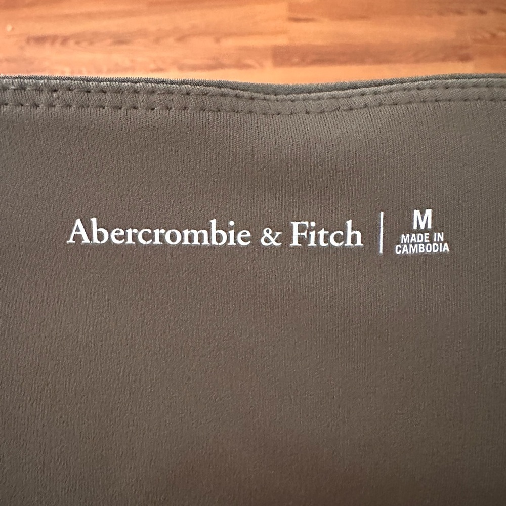 A&F olive green exercise dress with built in shorts (pockets!). Worn twice. - Picture 4 of 7